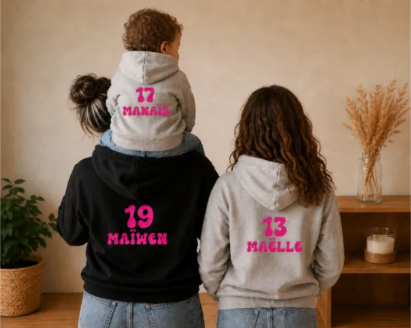 Famille portant des sweats personnalisés avec prénoms et âges réalisés par Les Créations de Maïwen