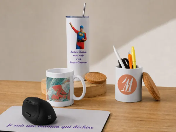 Ensemble de créations personnalisées comprenant un mug, une gourde isotherme, une boîte à couvercle en liège et un tapis de souris réalisés par Les Créations de Maïwen.