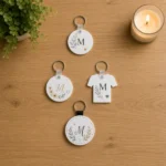 Ensemble de porte-clés personnalisés avec initiale M en sublimation, créations artisanales Les Créations de Maïwen.